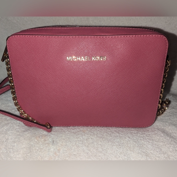 Michael Kors Jet Set  Rose Crossbody Bag with Gold Accents - Picture 1 of 13